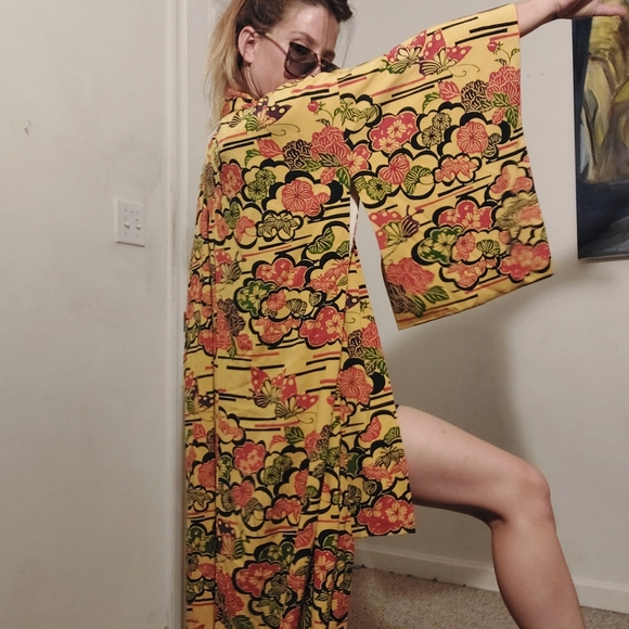 HoSt pIcK - Japanese silk Kimono w/ surreal mod ~ mid century floral pattern - Picture 8 of 16